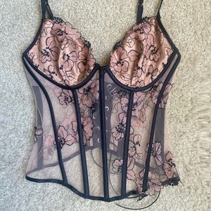 Victoria’s Secret bustier top, 34C cups